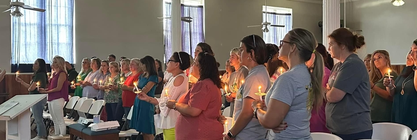 Image of Silliman staff holding candles