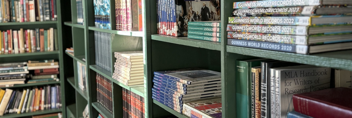 Image of library books on shelves